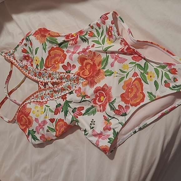 CUPSHE - Floral One-Piece Swimsuit - Picture 7 of 9